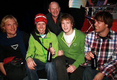 Ski-Speedbergsteiger Benedikt Böhm , Highliner Hans Hornberger und der Reichenhaller Freerider Simon Thussbas begeisterten das Publikum am dritten Festivaltag. Die beiden Organisatoren Ines Papert (mitte) und Willy Kravanja (hinten) waren begeistert