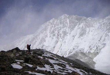 Die mächtige Shisha Pangma Südwand