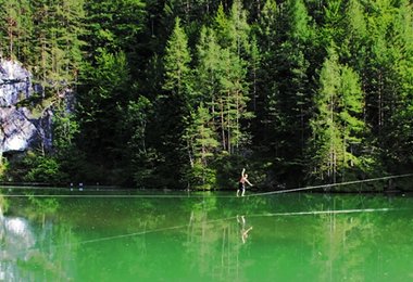 Michael Kemeter auf einer 76m Waterline; Foto: Mathias Tauchner
