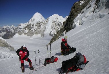 Aufstieg zum Nordsattel - im Hintergrund der Pumori ueber dem  Lho La