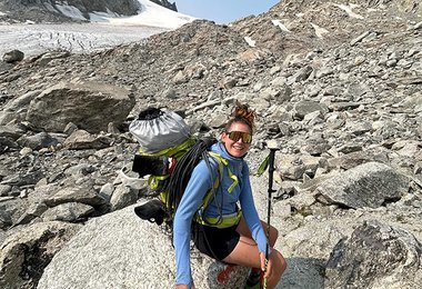 Beim Biwakzustieg mit dem R1 Fleece Pullover Hoody