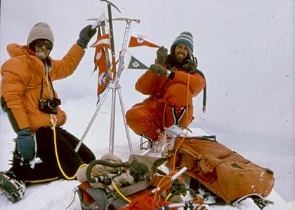 Everest 1978 - Robert Schauer (li.) und Wolfgang Nairz am Gipfel. Film Zurück zum Everest. Bild © Archiv Wolfgang Nairz