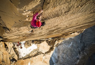 Mayan Smith-Gobat in Länge 31 (7c+), Riders on the Storm, Torres del Paine.  (c) Thomas Senf