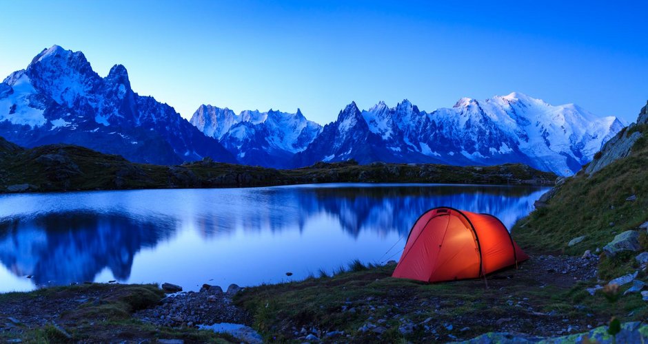 Zelten am Lac De Chéserys in the mountains near Chamonix, France