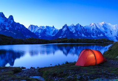 Zelten am Lac De Chéserys in the mountains near Chamonix, France