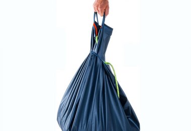 Das Seil lässt sich im Rope-Sheet komplett verstauen. Die Schlaufen an den vier Ecken machen das möglich.