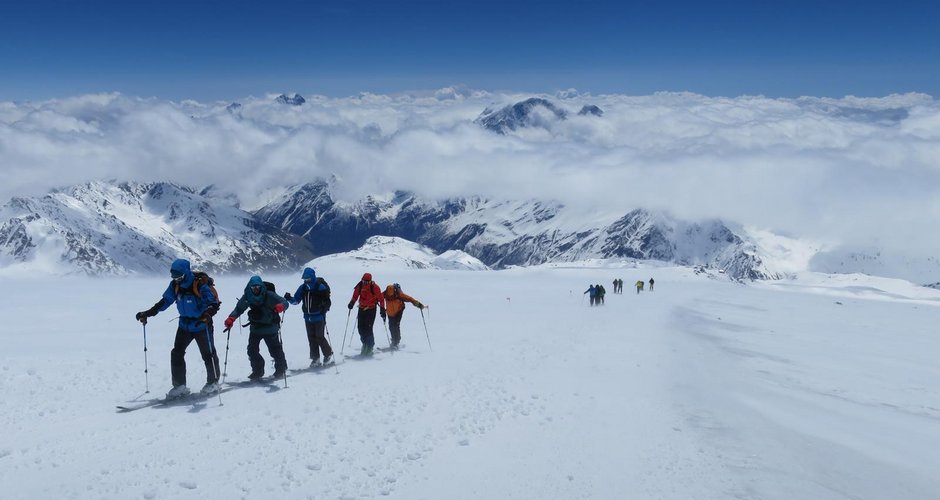 Skitaufstieg zum Pastuchow-Felsen (4.700 m)