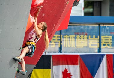 Jessica Pilz holt ihren zweiten Weltcupsieg; Foto: IFSC/Eddie Fowke