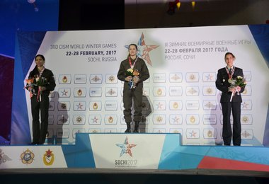 Die Siegerehrung der Damen in der Disziplin Bouldern - mit Jessica Pilz ganz oben am Siegertreppchen. (Foto: Peter Feeg) 
