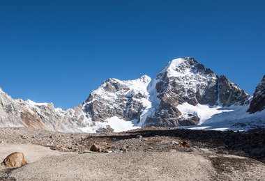 Stephan Siegrist, Thomas Senf und Dres Abegglen gelingt die Zweitbesteigung des Kishtwar Shivling im Kashmir Himalaya über eine neue Route auf den Ostgipfel  (5895 M.ü.M.) (c) visualimpact.ch | Thomas Senf