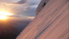 Sonnenaufgang im oberen Teil der Fletschhorn Nordwand