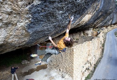 Chris Sharma in seine neuen Route Demencia Senil (9a+), Margalef, Spain © Pete O'Donovan
