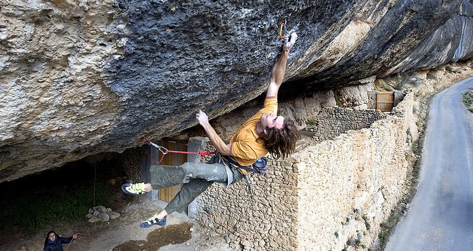 Chris Sharma in seine neuen Route Demencia Senil (9a+), Margalef, Spain © Pete O'Donovan