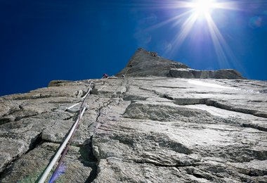 Schöne Kletterei auf den letzten Metern zum Gipfel des Dent du Geant © David Lama Privat