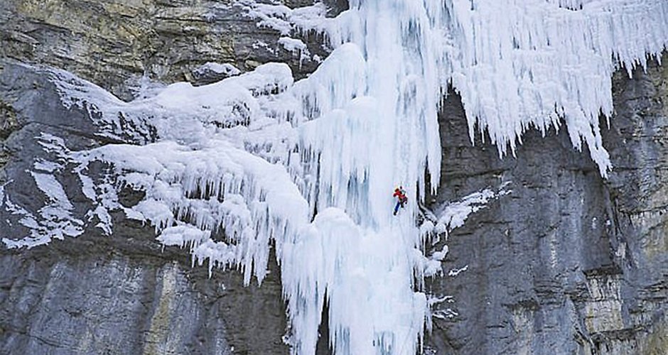 Stas Beskin in Real Big Drip Ice Pillar (c) Matt Westlake