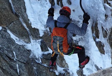 Ueli im schwierigen Mixedbereich © Jonathan Griffith