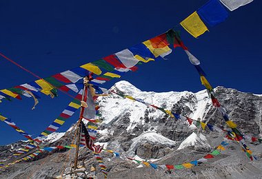 Pumo  Ri 7165m vom BC aus