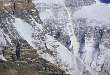 Everest Nordwand mit Route Bild: Dujmovits www amical.de