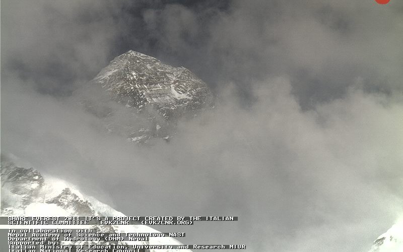 Bild von der Everst Webcam (20.5.2010, 16.19 Local Time)