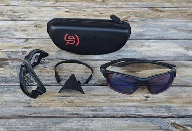 Der Lieferumfang bei der Evil Eye Elate O Pro 