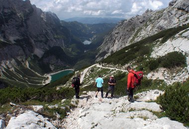 Abstieg zum Hinteren Gosausee.