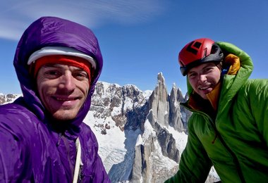 Luka  Krajnc und Luka Lindič  nach dem erfolgreichen Durchstieg ihrer Route "Mir" an der Aguja Saint-Exupéry  (c) Lindič / Krajnc.