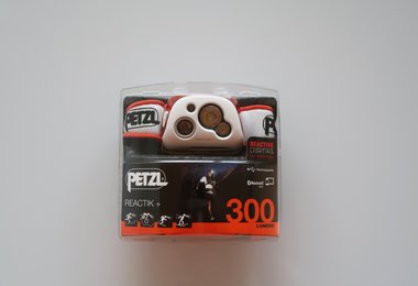 Die Petzl Reactik+ wird in einer ansprechenden Verpackung ausgeliefert.