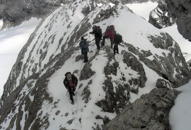 Aufstieg auf den Hohen Dachstein. Geführt von Bergführer Hans Gapp geht’s über die „Schulter“ aufwärts