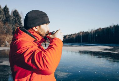 Heiße Getränke wärmen von innen. Aber bitte ohne Alkohol! @ stock.adobe.com / Кирилл Бусаргин 