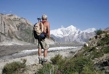 Erster Blick zum Spantik 7028m © Hans Thurner