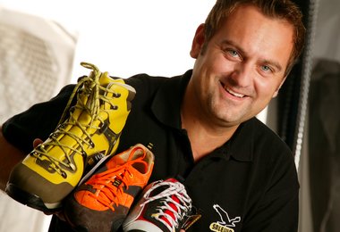 Oliver Schneider mit der neuen Schulinie von Salewa
