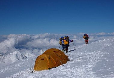 Alleine bleibe ich in Lager III zurueck