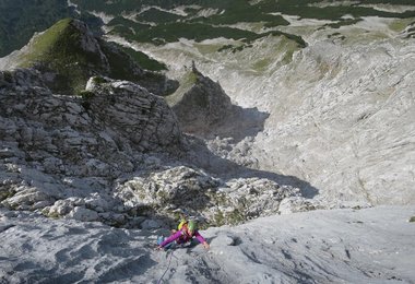 Birgit Auer klettert in der Route König Löwenherz am Buchstein (c) Andreas Jentzsch