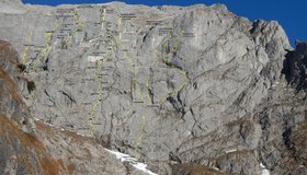 Übersicht Hochbrett und Archenkopf Südwand mit der Route Allrounder in der Mitte (c) Hans Wallinger