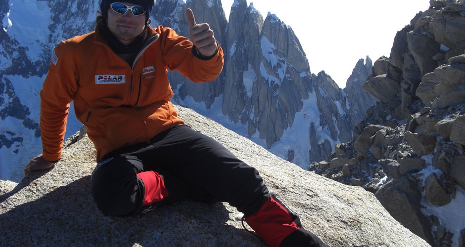 Markus Pucher  auf dem Gipfel des Fitz Roy. Dahinter der Cerro Torre