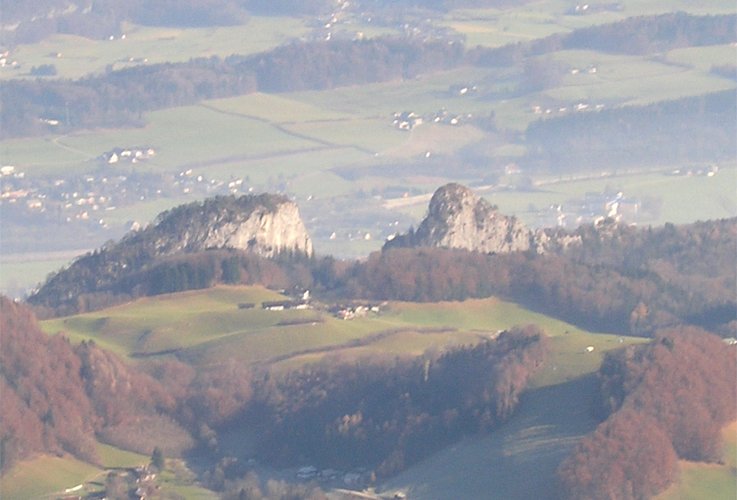 Die Barmstein Südseite und der betroffene Bauernhof