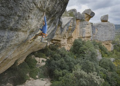  Bergwelten - Olympiafieber - 01 Jakob Schubert gelingt es, eine der schweirigsten Kletterrouten der Welt zu erklimmen: Perfecto Mundo (c) Servus TV/ Apsolut 
