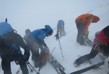 Funktionsbekleidung muss auch bei extremsten Bedingungen ihren Job machen - hier ein Sturm am Mt. Elbrus auf 5000 m