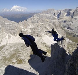 Jump - und wieder geht es zum Einstieg hinunter. Im Schweizer Dach kam dann das Aus wegen eines Sehnenrisses am Bizeps