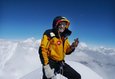 Hans Kammerlander am Gipfel des  JASEMBA, 7.350 m