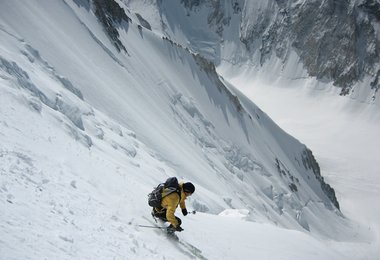 Benedikt Böhm bei der Abfahrt vom Gasherbrum II