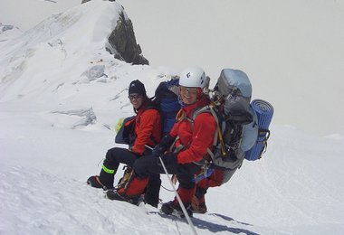 Elisabeth und Alix im Abstieg zwischen Lager 3 und Lager 2