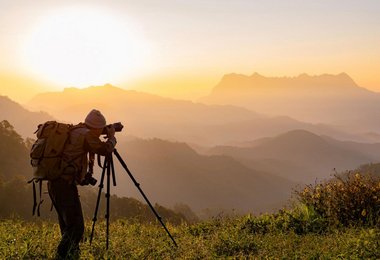 Die goldene Stunde – eine der besten Zeiten für beeindruckende Aufnahmen in den Bergen ©  stock.adobe.com/AungMyo 