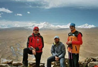 Das Team vor dem Berg..