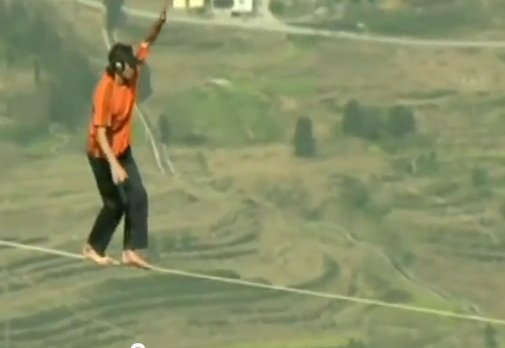 Dean Potter geht 40m Highline solo