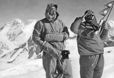Tichy und Pasang am Gipfel des Cho Oyu (8201 m) 