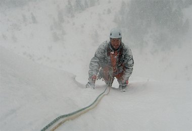 Beim Bergsteigen wird es oft feucht und ungemütlich, auch die Digi-Kamera sollte diesen Umwelteinflüssen standhalten.
