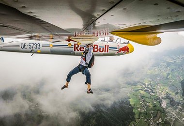 Plane Climb - Domen Škofic (c) Mirja Geh / Red Bull Content Pool