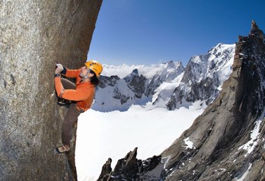 Alexander Huber Solo am Grand Capucin, 7, 400 m  (Im Auf- und Abstieg!) © Heinz Zak