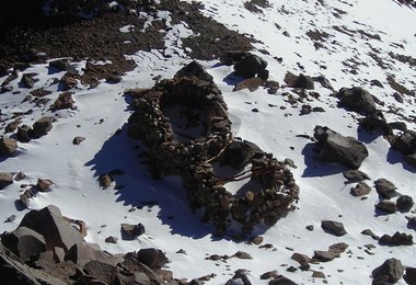 Ein halbes Jahrtausend alt- die Inkahuetten auf 6.700m Hoehe